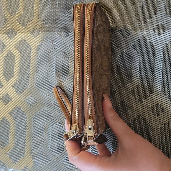 Coach double zipper wristlet - Picture 6 of 6